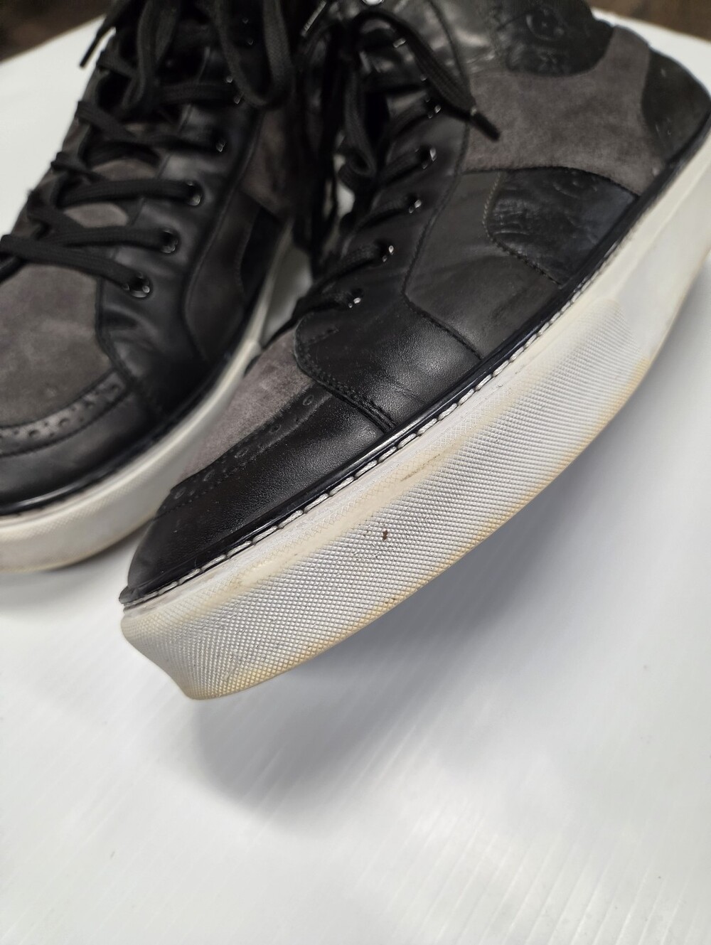 Men's Louis Vuitton 2009 Monogram Embossed Leather & Suede High-Top Sneakers Siz - Picture 4 of 14